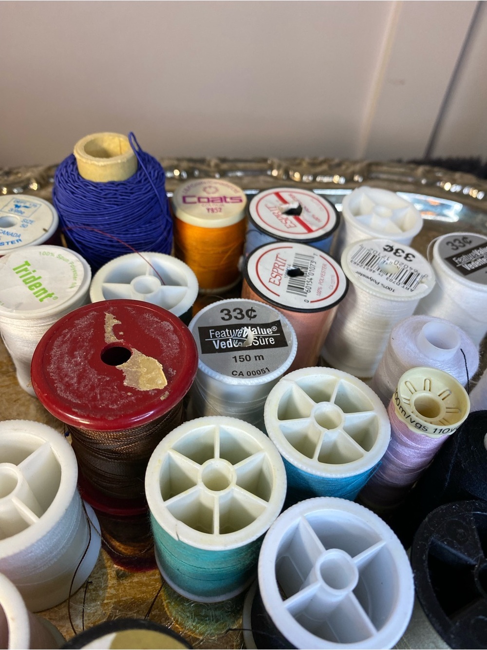 50 Assorted Thread Spools - Multicolor Sewing Lot - Picture 4 of 6